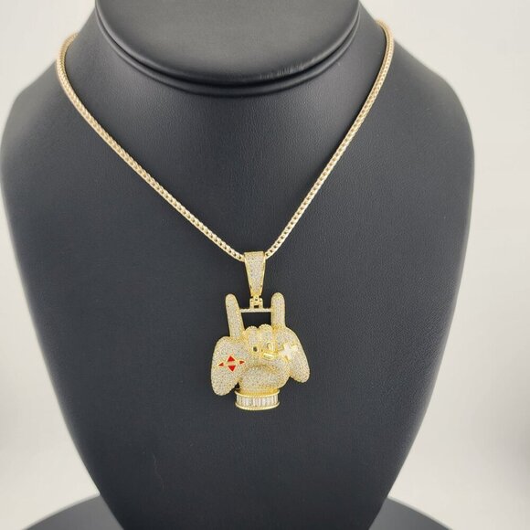 Gaming-Inspired 925 Silver Necklace – Hand & Controller Pendant